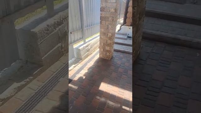 Строительство навеса под автомобиль, тротуарная плитка.