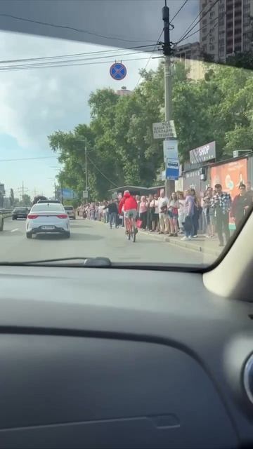 В Киеве  транспортный коллапс после удара российских ракет и БПЛА - сообщают паблики.

По сообщениям