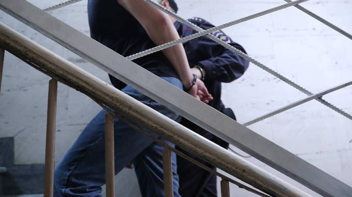 Пришел выяснять отношения: арестован новгородец, сжегший дом с женой и детьми