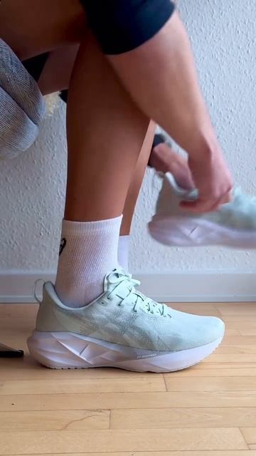 Спортивная модель Asics Novablast 5