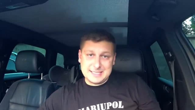 Поліцейський проводить обшук посилок військового , що це таке!?