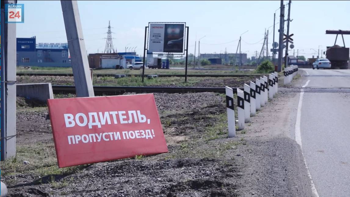 «Остановись до переезда»: байкеры и сотрудники КрасЖД напомнили горожанам о ПДД