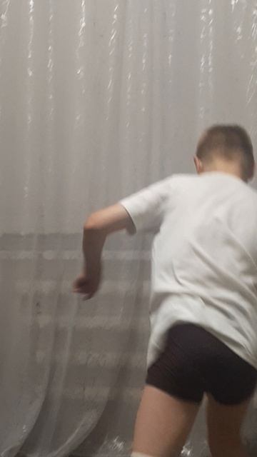 мой брат сходит сума