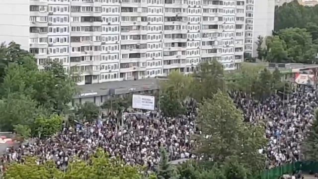 🌙В торжественном намазе по случаю Курбан-Байрам в Москве приняли участие около 250 тысяч человек🌙