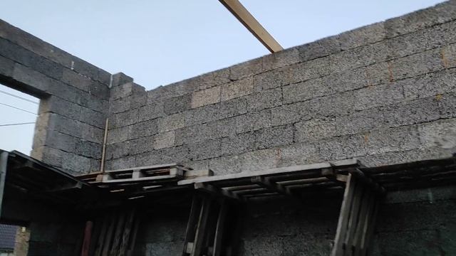 начало плоской односкатной крыши