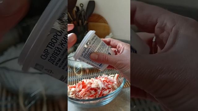 запечённые суши под сырно-крабовой шапочкой суши торт