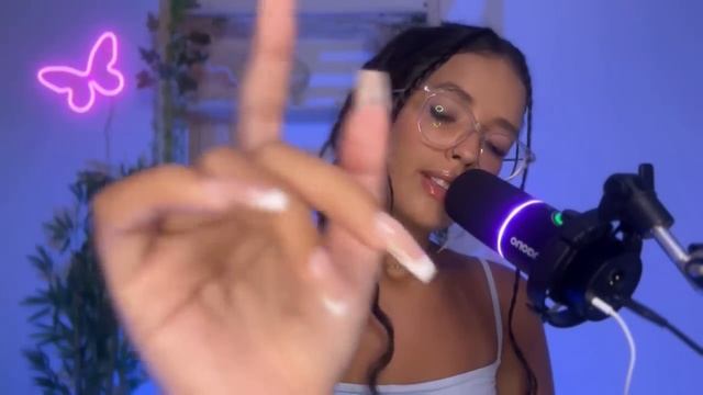 Vanessa ASMR. Тихий голос, звуки рта, движения рук, вытягивание негативной энергии.