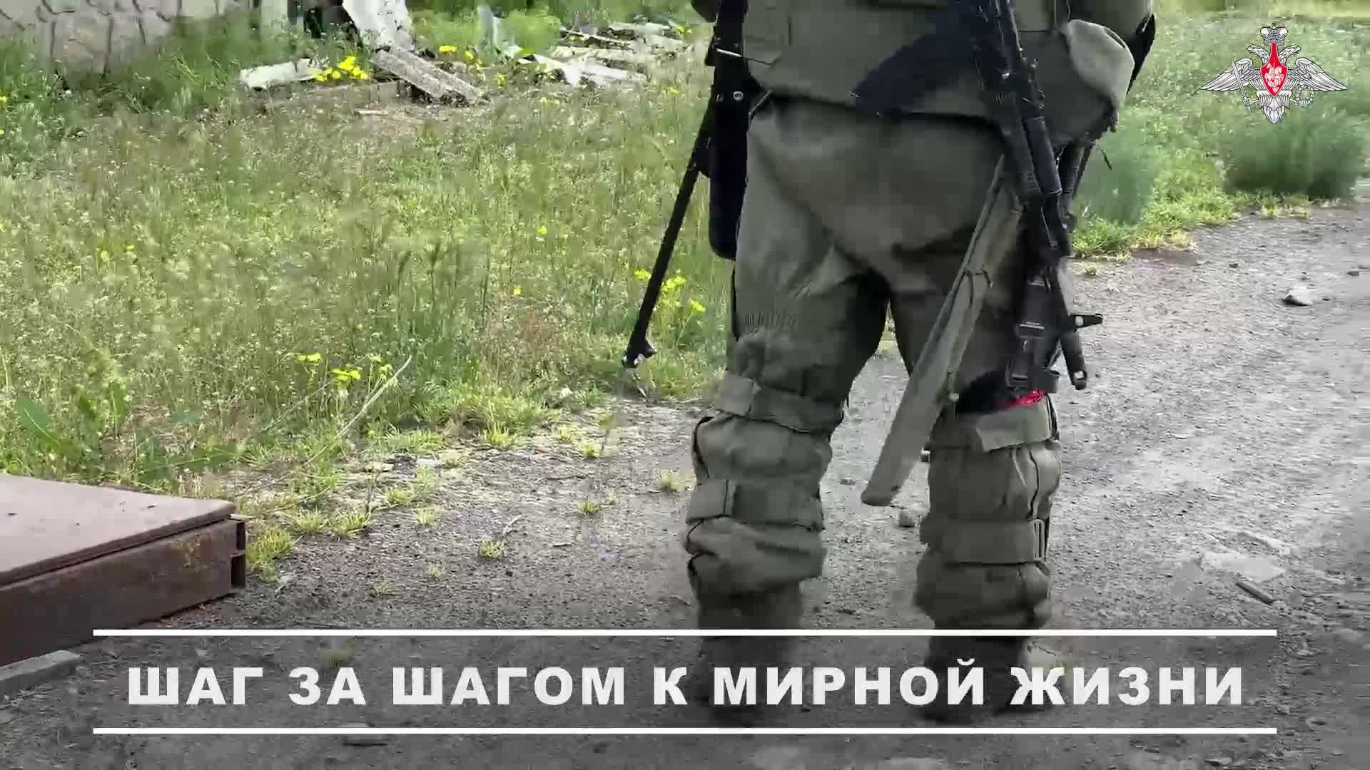 🧨 Сапёры группировки войск «Центр» очищают территорию освобожденных населённых пунктов ДНР от вз...