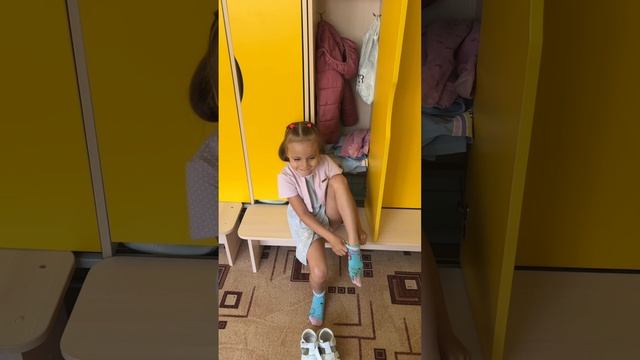 Давай знакомиться. Я Аделина, у меня есть старший брат Дэниэль и младший Маркуша.