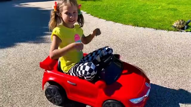 Miss Katy|Мисс Кэти Катя учится кататься на велосипеде