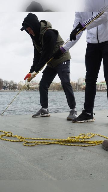 К чему она там примагнитилась???