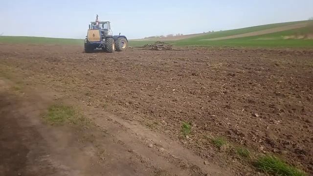 Робочі будні фермера: культивація трактором Т-150