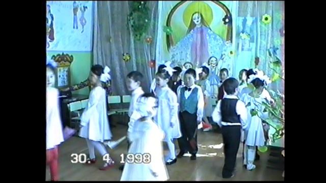 30.04.1998 сыл. "Кэрэчээнэ"  о5о саадын оголорун тэрээЬин.
