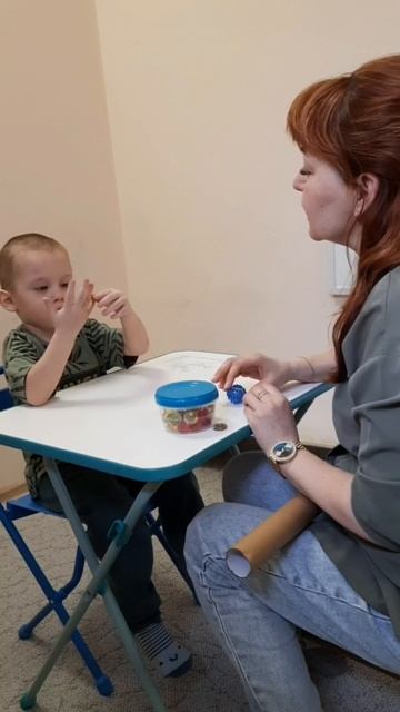 Массаж с помощью колючих шариков и пружинок