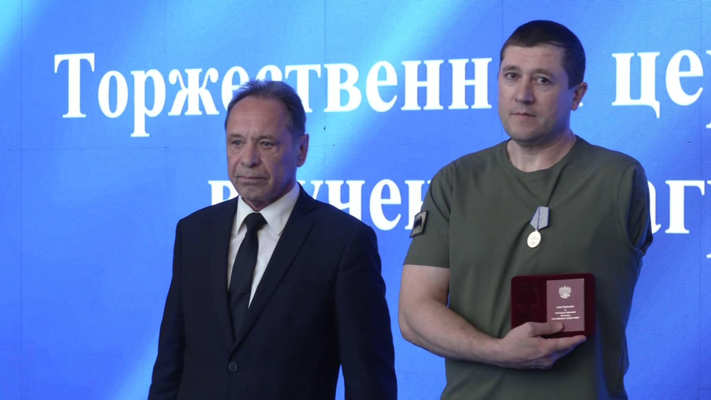 В Сургуте ветерану СВО вручили медаль «За отвагу»