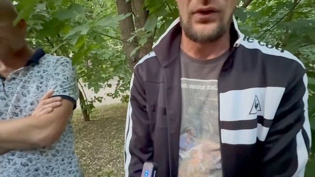 Наглые и буйные алкоголики устроили притон в жилой квартире и превратили в кошмар жизнь окружающих