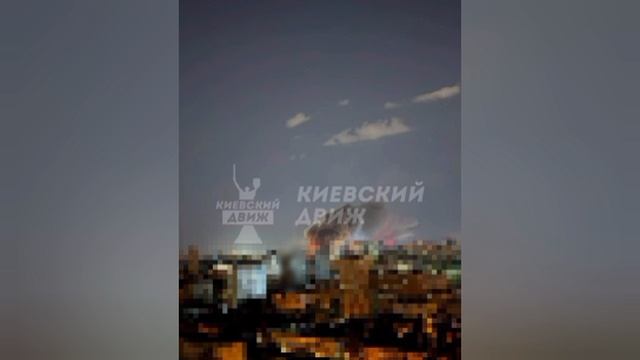 ‼️🔥🇺🇦Огромный пожар после удара в Киеве, вероятно поражена ТЭЦ 
 
После удара дронов возник пожар