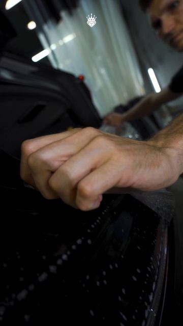 Защитите свой автомобиль с глянцевой полиуретановой пленкой!