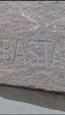 торопись медленно . Памятник «BASTA» БАСТА