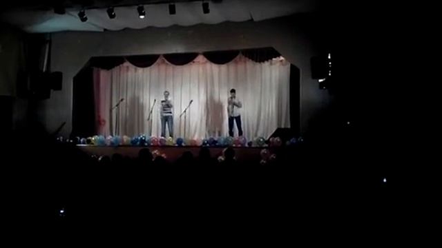 Парни читаю реп)