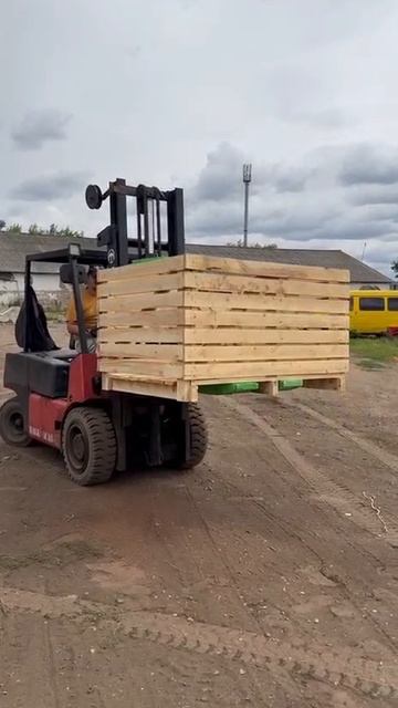 Купить опрокидыватель контейнеров на вилочный погрузчик от АгроИнвестРФ