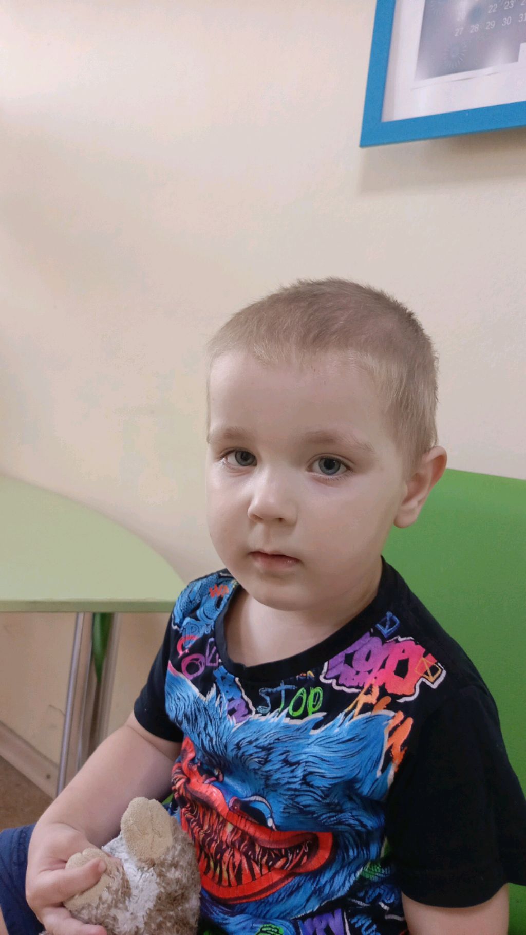 клеим ногти.