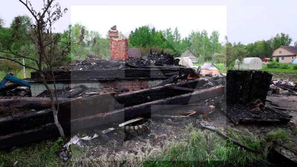 Новгородец дотла сжег дом с экс-супругой и двумя детьми