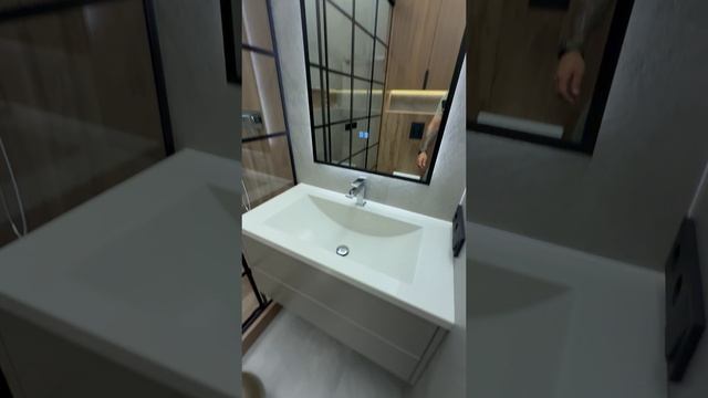Квартира в тёплых тонах с системой умный дом