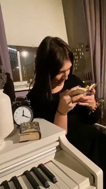 Самый поздний урок закончился гаданием.  Ученица Настя Букач.