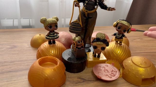 Часть 8 . Распаковка чемодана Royal bee and family LOL OMG