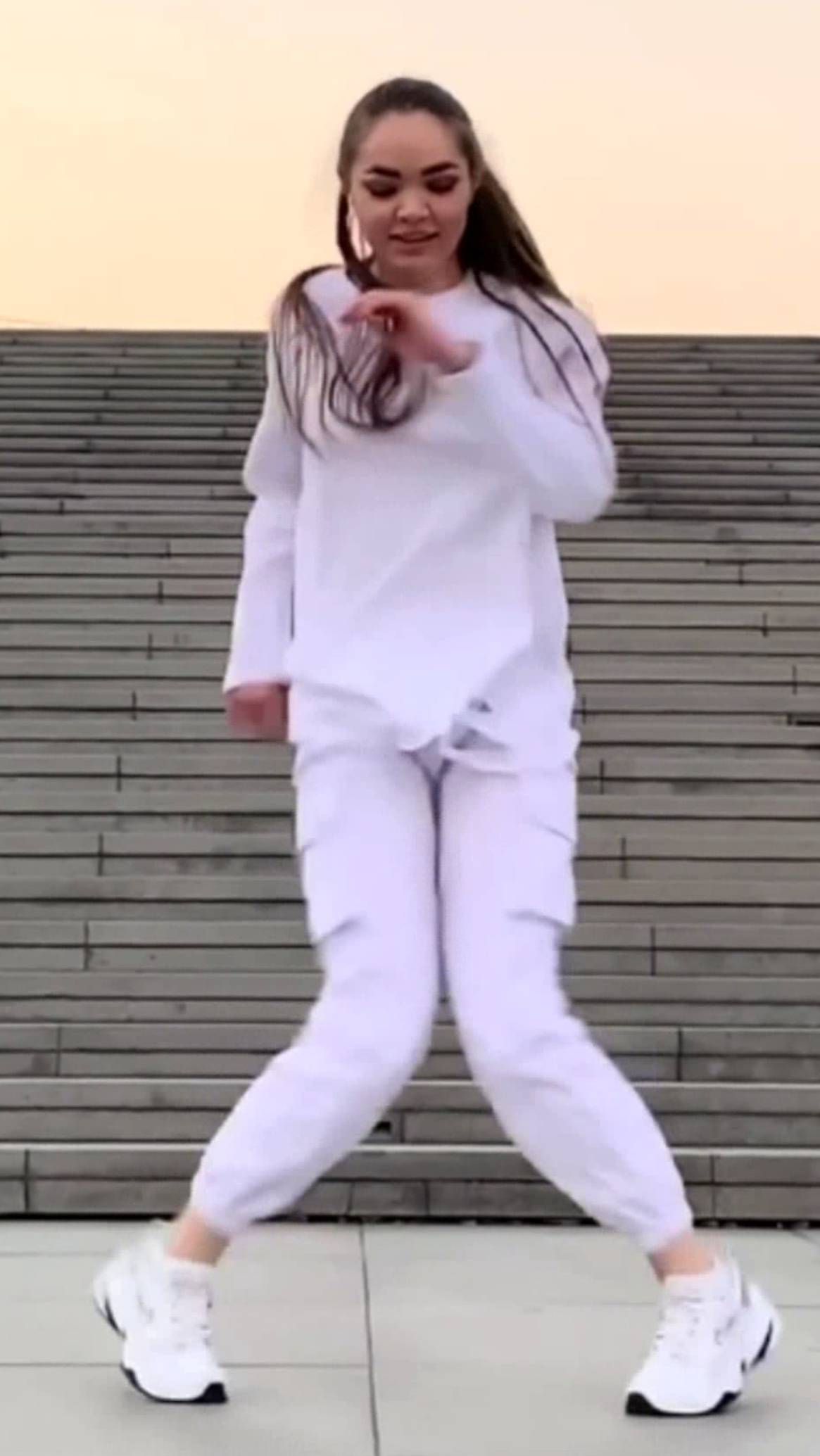 Girl in white #shorts Shuffle Dance girls. Cutting Shapes