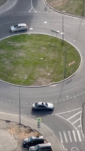 🚗В ЖК «Шереметьевский» один из жильцов взял на себя роль «живого будильника» для соседей🚗