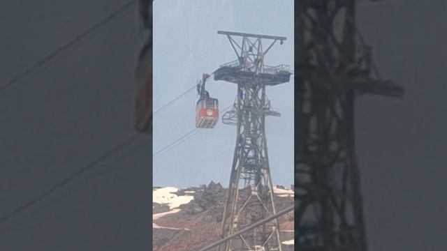 Как ремонтируют канатку во время движения вагончика Эльбрус 6 июня 2025