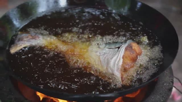 Сельский повар готовит большую рыбу по вкусным рецептам Вкусные рецепты приготовления