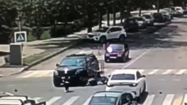 5 июня 3 подростков на питбайке врезались в иномарку в Усть-Лабинске