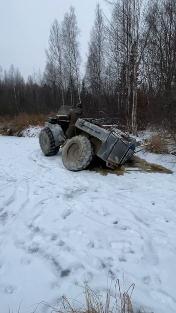 Вездеход проломил  🧊
