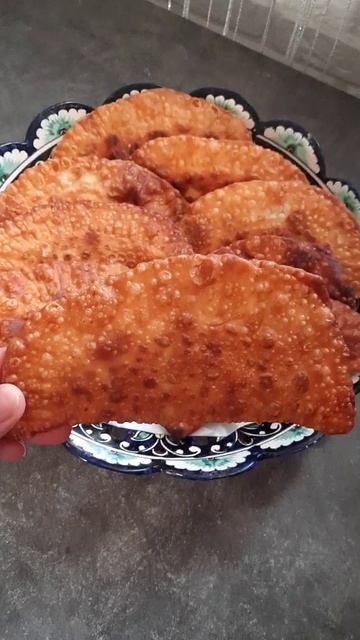 Наши любимые чебуреки🔥🤩Посмотрите какие пузырьки и это без добавления водки🤪😅