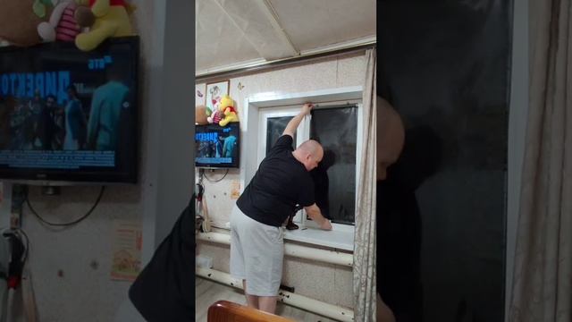 А мы устанавливаем рулонные шторы на присосках, так их на озон называют - хорошая штука 👍