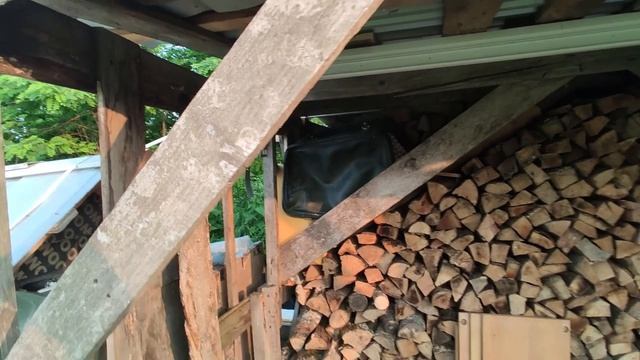 Кровля дровянника. Замена профлиста на металлочерепицу.
