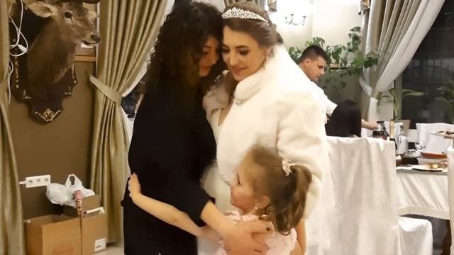 Живое исполнение танца молодых, танца с сестрой и танца с отцом невесты