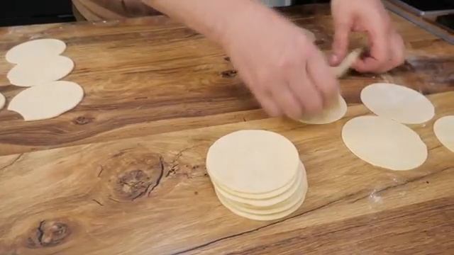 Как приготовить вкусные ВАРЕНИКИ С КЛУБНИКОЙ — Простой рецепт, который нельзя пропустить в сезон.