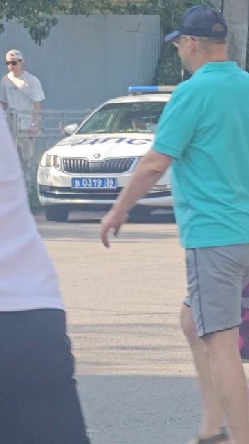 ПРОТАРАНИЛ СТОЛБ: на улице Шишкова автомобиль влетел в столб. Случай не первый.