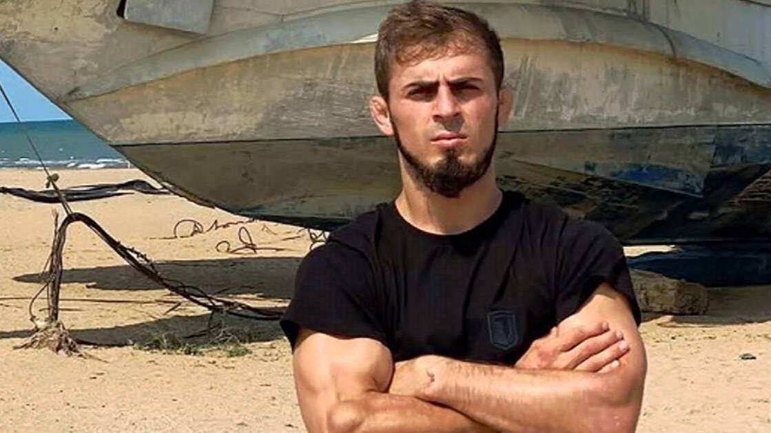 Блогер из Дагестана отомстил скорпиону за укус и съел его
