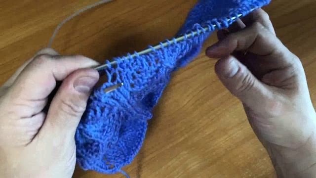 Очаровательный узор спицами с каймой понизу
