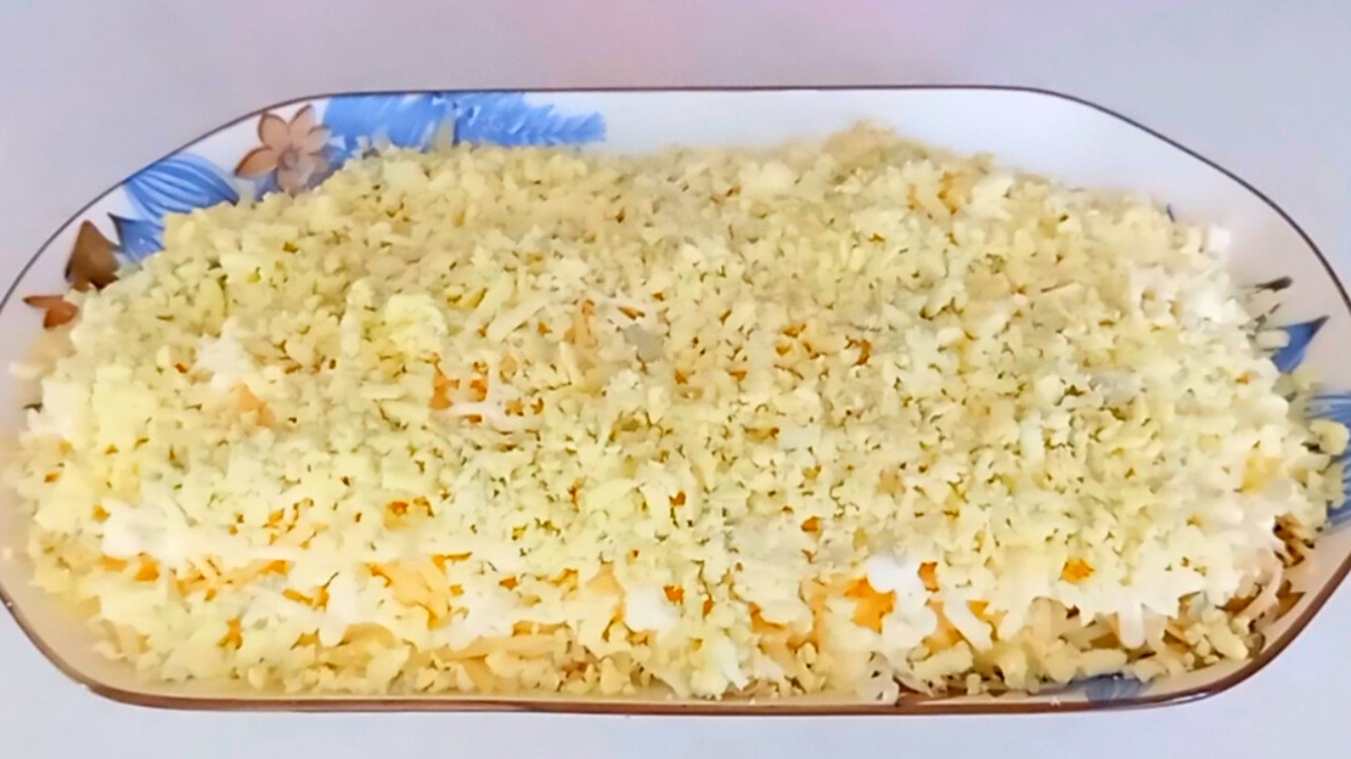 Слоёный салат 🥗 с необычным сочетанием продуктов