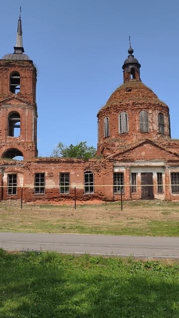 показываю церковь ,построенную в 1825г.Коиу интересно пишите  комменты