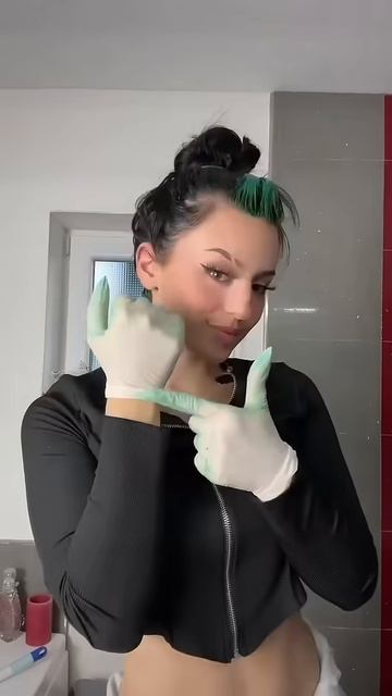 Чувствую себя снова свежо💚🖤Что мы думаем о челках?