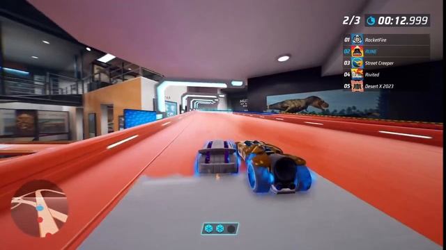 За пределами скоростей, гонки Hot Wheels с динозаврами!