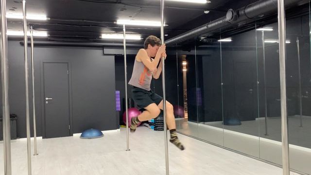 Развиваю навыки Pole Dance / Pole Sport || Пилонный спорт для бегунов на длинные дистанции :)
