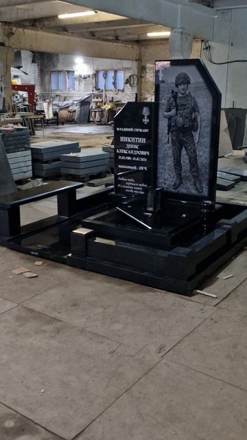 Невгранит. Памятник по индивидуальному проекту.